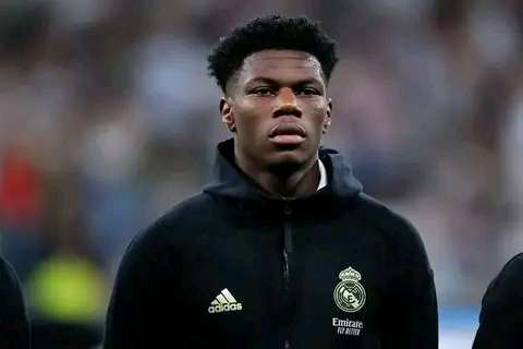 Arsenal and Manchester united set to battle it out for the signature of Real Madrid star. 13