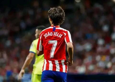 Manchester united to sign Joao Felix from Altetico Madrid. 4