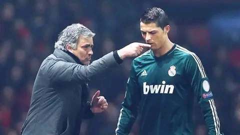 Jose Mourinho joins Ronaldo in Saudi Arabia. 16