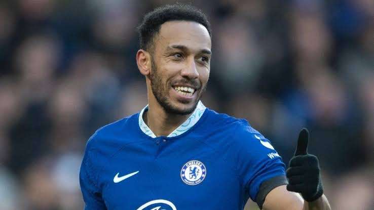 Marseille are closing in on signing Aubameyang. 1