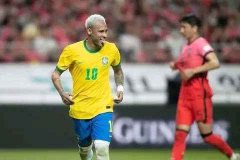 Official: Brazil national team squad for the upcoming world cup qualifiers in September. 19