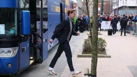 Barcelona to travel by bus to Villarreal as financial situation worsens. 25
