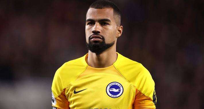 Chelsea have reached an agreement deal to sign Brighton goalkeeper R. Sanchez. 4