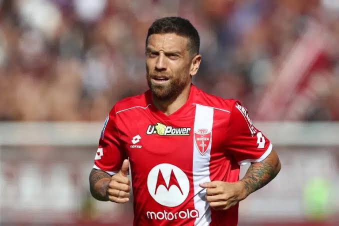 Papu Gomez receives a two year anti-doping ban. 3
