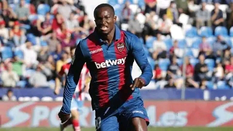 Former Ghanaian International striker died after collapsing during league match. 22