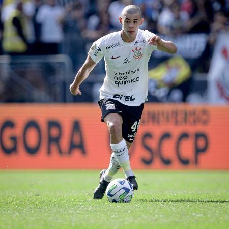 Who is Gabriel Moscardo? The Brazilian who has drawn the attention of Chelsea and other European clubs. 3
