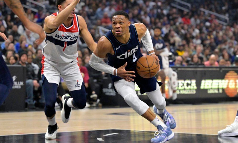 Russell Westbrook exits Clippers' victory with fractured left hand