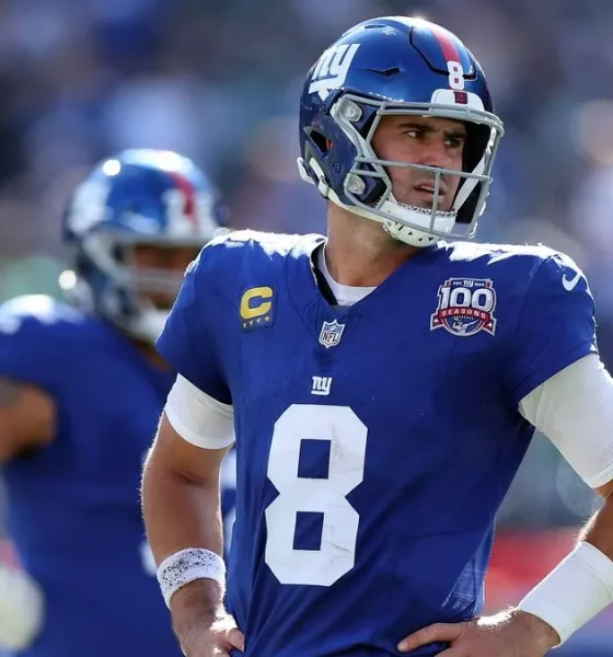 "Giants in Turmoil: Daniel Jones Benching Sparks Locker Room Division and Franchise Uncertainty" 1
