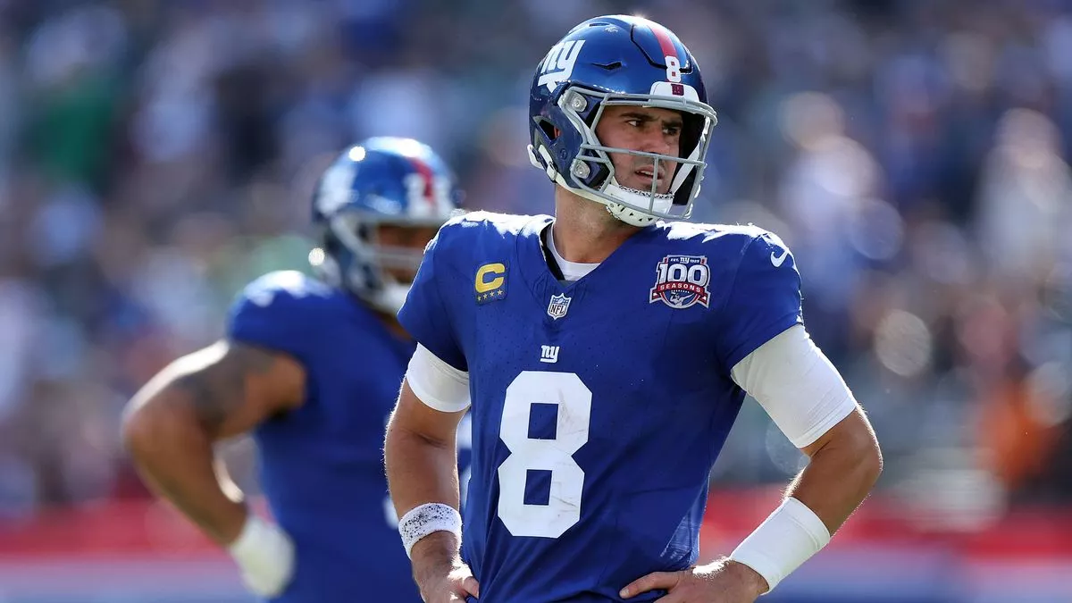 "Giants in Turmoil: Daniel Jones Benching Sparks Locker Room Division and Franchise Uncertainty" 1