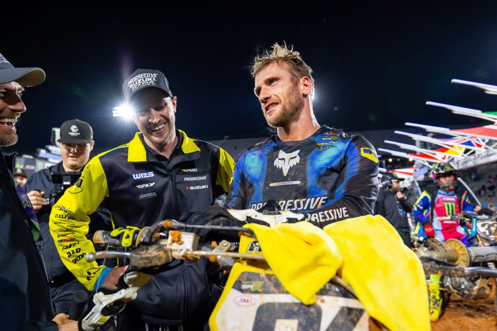 Ken Roczen Re-Signs with Suzuki for 2025 SuperMotocross Season . 2