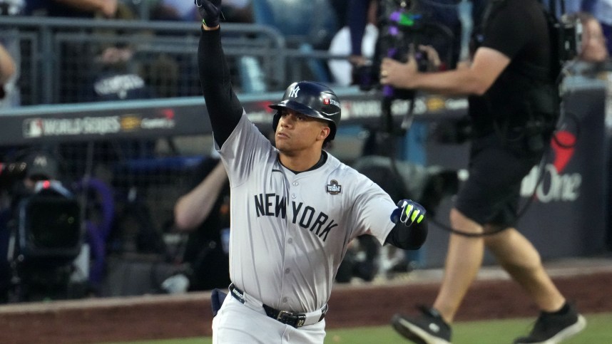 "Yankees Pass on Juan Soto: Smart Strategy or Missed Championship Window?" 10