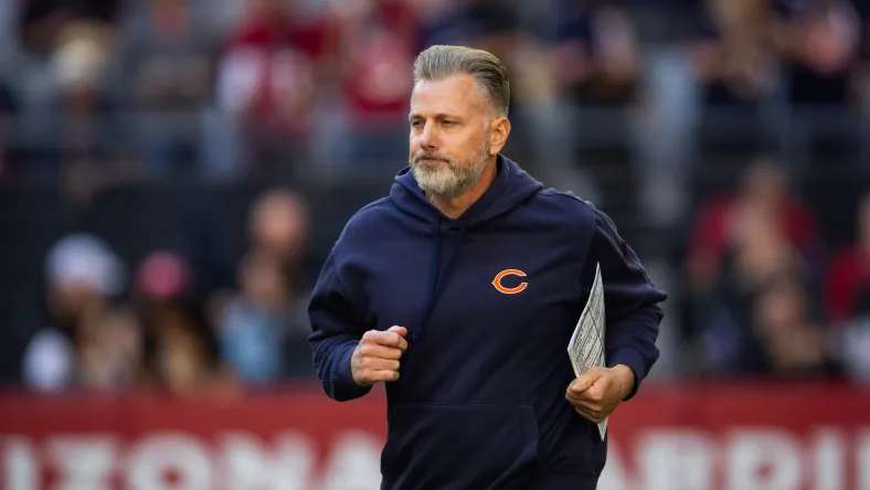 "Matt Eberflus on Thin Ice: Bears Head Coach Faces Backlash After Third Straight Loss" 25