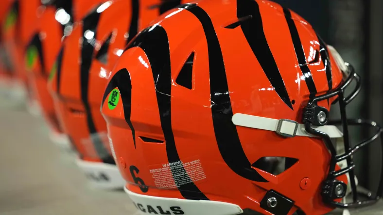 "Cincinnati Bengals’ Shocking Rejection of 4x Pro Bowl Cornerback’s Contract: Bold Move or Massive Mistake?" 19