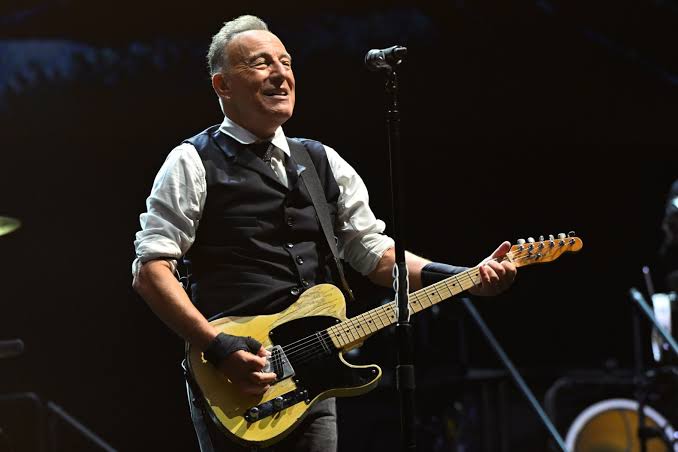 **"Netflix Teams Up with Bruce Springsteen for Groundbreaking Documentaries and Exclusive E Street Band Content"** 19