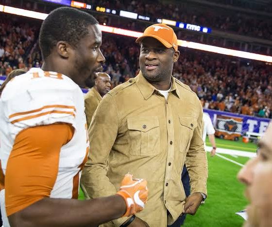 **Vince Young Signs Historic $213 Million Deal with Texas Longhorns in Stunning Return to Program** 1