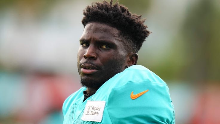 TYREEK HILL DROPS BOMBSHELL ON DOLPHINS—NFL STUNNED BY SHOCKING COMMENTS!""TYREEK HILL DROPS BOMBSHELL ON DOLPHINS—NFL STUNNED BY SHOCKING COMMENTS! 3