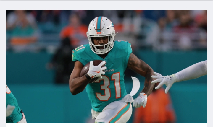 DOLPHINS DROP BOMBSHELL: RAHEEM MOSTERT, KENDALL FULLER, AND DURHAM SMYTHE CUT IN STUNNING ROSTER SHAKEUP 1