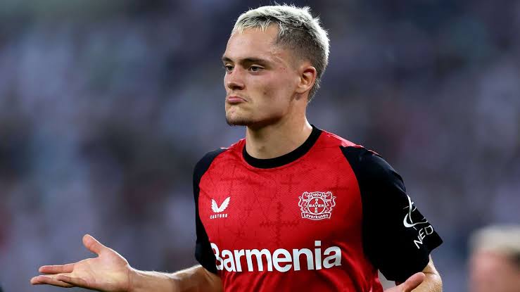 *"WIRTZ-MANIE ERREICHT KÖLN: FC-Köln-Fans sind verrückt, nachdem der Star-Mittelfeldspieler einen Fünf-Jahres-Vertrag unterschrieben hat!"* 1