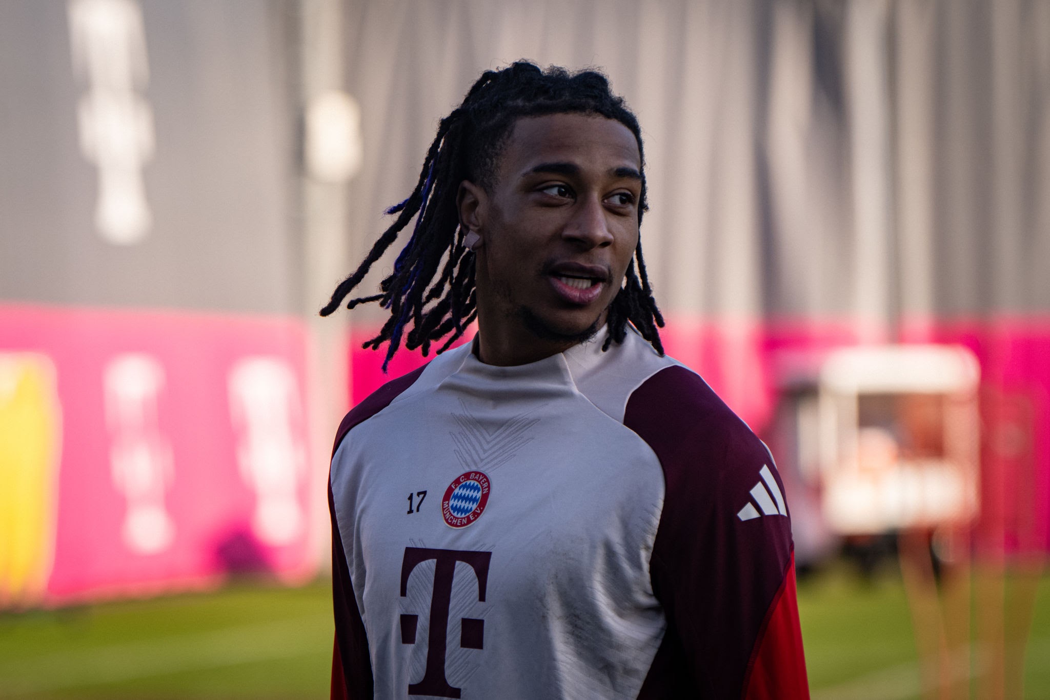 1. FC Köln sichert sich rekordbrechenden Transfer von Michael Olise in einem Blockbuster-Deal im Wert von 95 Millionen Dollar1. FC Köln sichert sich rekordbrechenden Transfer von Michael Olise in einem Blockbuster-Deal im Wert von 95 Millionen Dollar 1