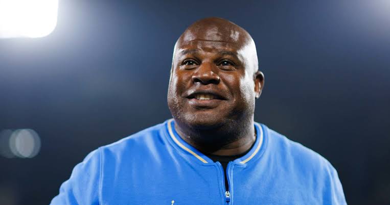 Eric Bieniemy Sets the Record Straight: Denies Rumors of Returning to Chicago Bears as Running Backs Coach 8