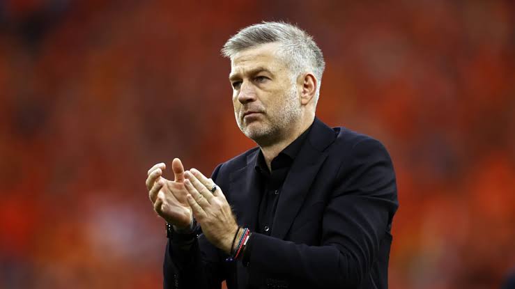 Edward Iordănescu Revine la CFR Cluj: Întoarcerea Triumfală a Antrenorului Campion! 1
