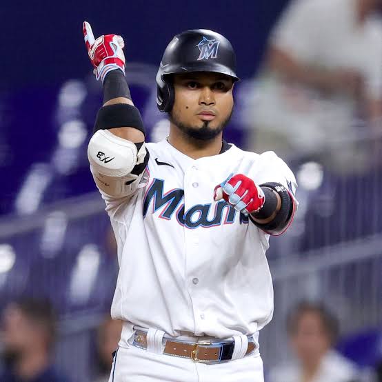  *"A DEAL FOR THE AGES! Mets Commit to Luis Arraez for 15 Years, $765 Million, Cementing His Status as Face of the Franchise!"* 4