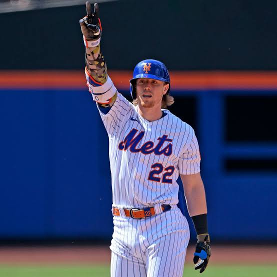 *"BRETT BATY BETRAYS THE BIG APPLE: Star Third Baseman Abandons Mets for Arch-Rival Red Sox in Jaw-Dropping Free Agency Shocker!"* 16