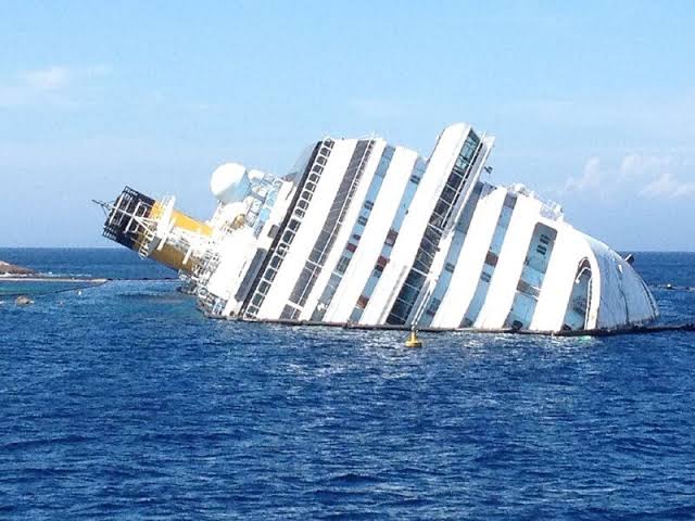 *BREAKING: Celebrity Cruise Line's "Infinity" Suffers Catastrophic Damage, Sinks in Open Sea* 1