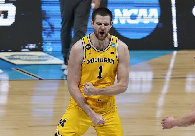 Hunter Dickinson Makes Triumphant Return to Michigan Wolverines on Two-Year Deal 22