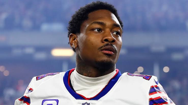 Stefon Diggs Shocks NFL: Decommits from Patriots, Rejoins Vikings on One-Year Deal 25