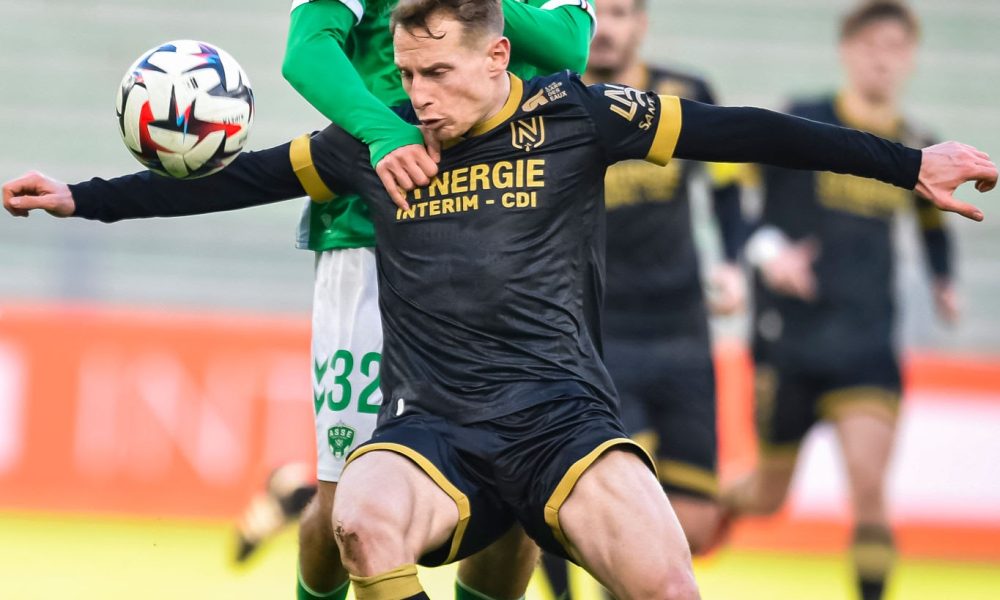 *L'AVENIR DE NICOLAS COZZA À FC NANTES EST EN SUSPENS EN RAISON D'UNE BLESSURE À LA CHEVILLE GAUCHE QUI POURRAIT METTRE FIN À SA CARRIÈRE* 28