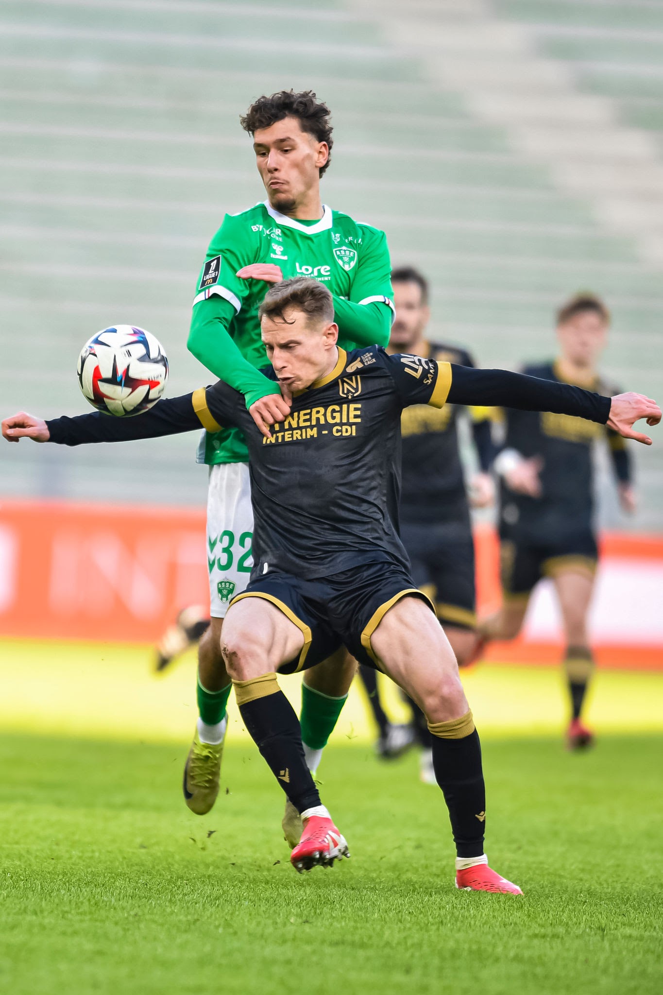 *L'AVENIR DE NICOLAS COZZA À FC NANTES EST EN SUSPENS EN RAISON D'UNE BLESSURE À LA CHEVILLE GAUCHE QUI POURRAIT METTRE FIN À SA CARRIÈRE* 1