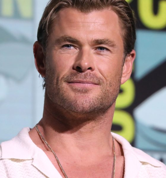 **Chris Hemsworth and Kylie Minogue Spark Engagement Rumors: A Deep Dive into Their Relationship** 1