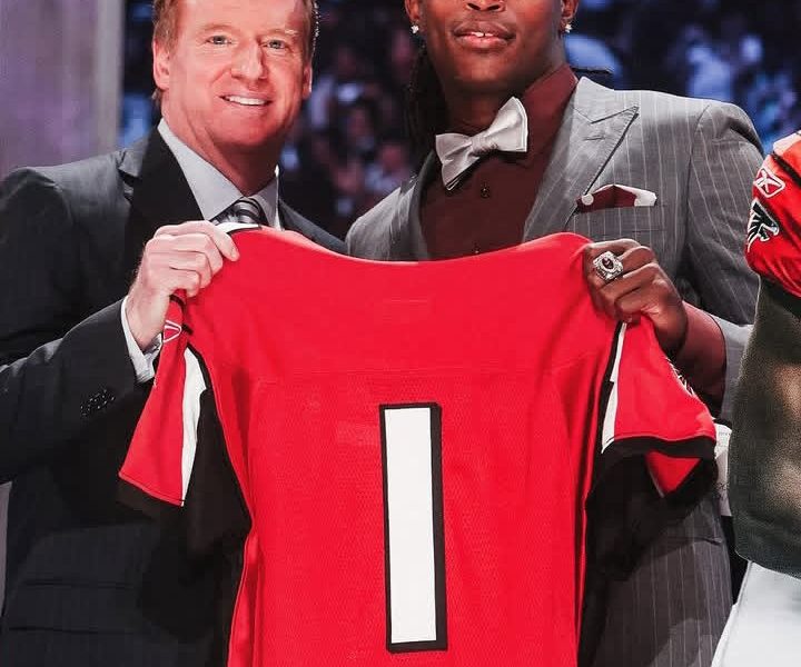 From Pro to Tide: Julio Jones Makes Triumphant Return to Alabama in Major Signing 25