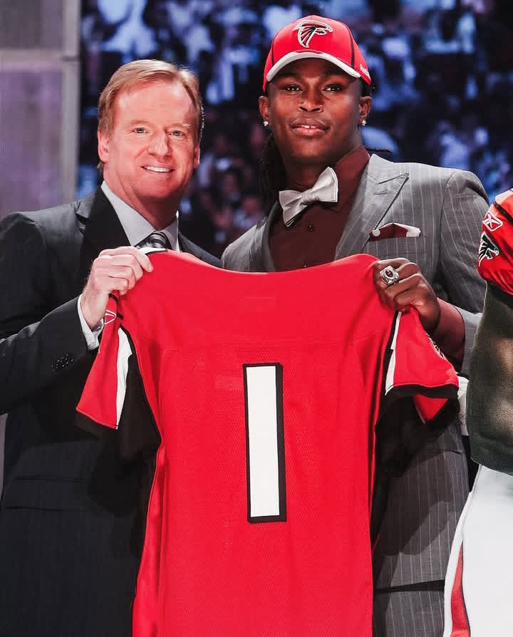 From Pro to Tide: Julio Jones Makes Triumphant Return to Alabama in Major Signing 9