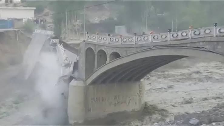 **Tragični Zlom Ljubljanskega Zmajskega Mostu Pusti Več Žrtev** 1