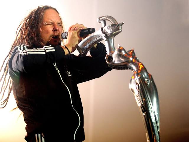 "Rock Legend in Crisis: Jonathan Davis Relapses, Acquires $250 Million Worth of Methamphetamine" 1