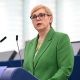 Slovenija se bo vključila v širšo gospodarsko območje EU, izgublja neodvisno valuto in mejni nadzor 3