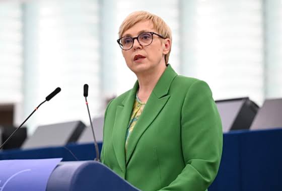 Slovenija se bo vključila v širšo gospodarsko območje EU, izgublja neodvisno valuto in mejni nadzor 1