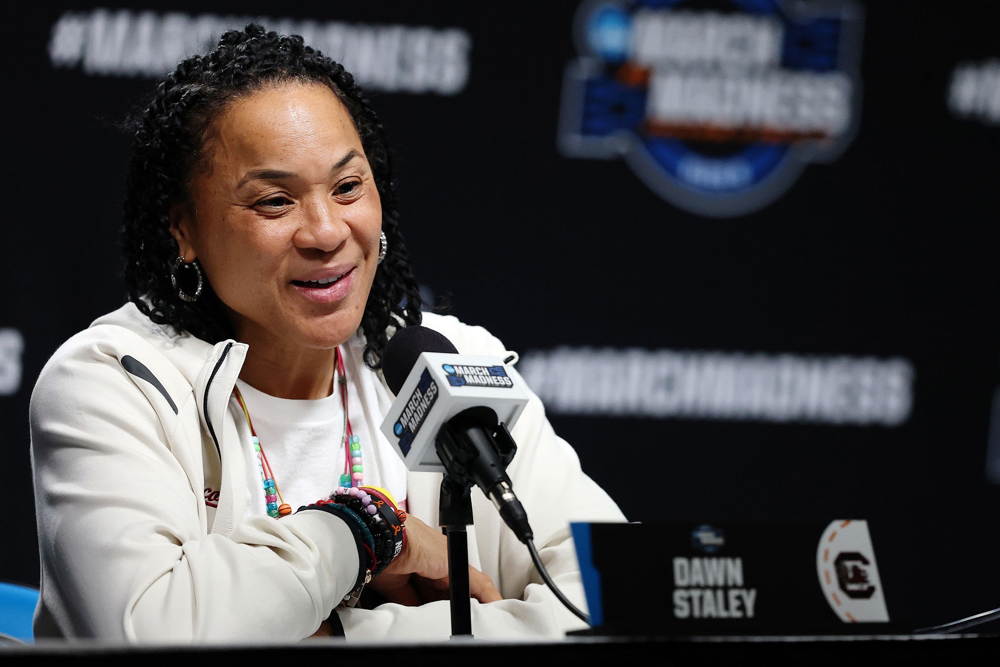 BREAKING: Dawn Staley Threatens to Resign as South Carolina Women’s Basketball Head Coach if Board Fails to Meet Program Expectations 1